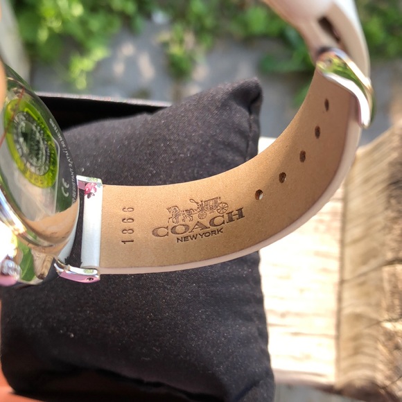 Sold 🛑🛑Coach women’s perry watch 36mm - Picture 7 of 8